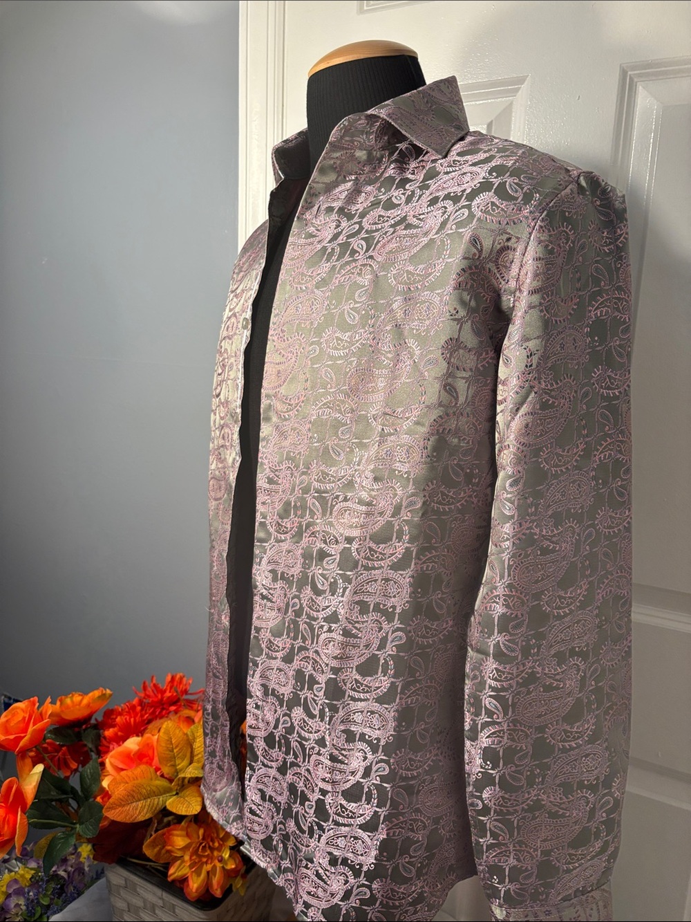 Barry Wang Men’s Medium Pink & Silver Paisley Dress Shirt - Picture 3 of 8